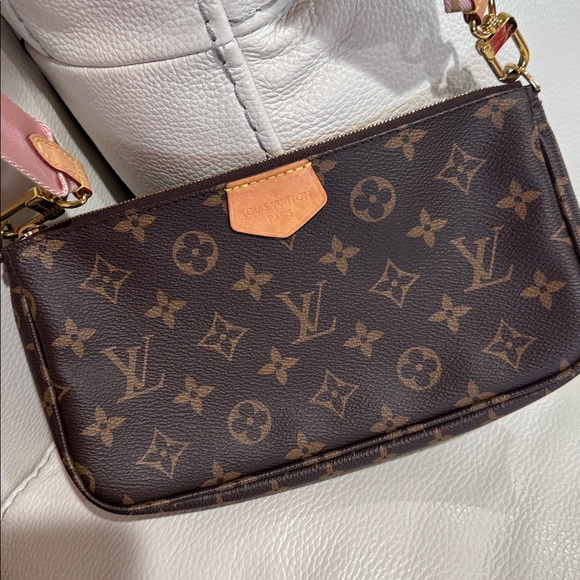 Authentic Multi Pochette Accessories with pink strap! 
In excellent condition! - Picture 4 of 17